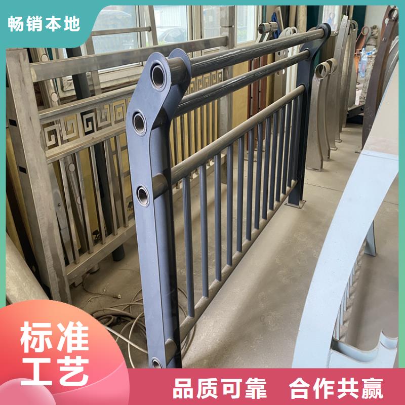 不銹鋼復(fù)合管防撞護(hù)欄實(shí)體大廠家