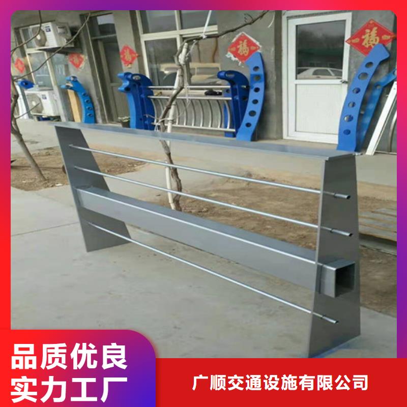 護(hù)欄波形護(hù)欄廠家信譽(yù)有保證