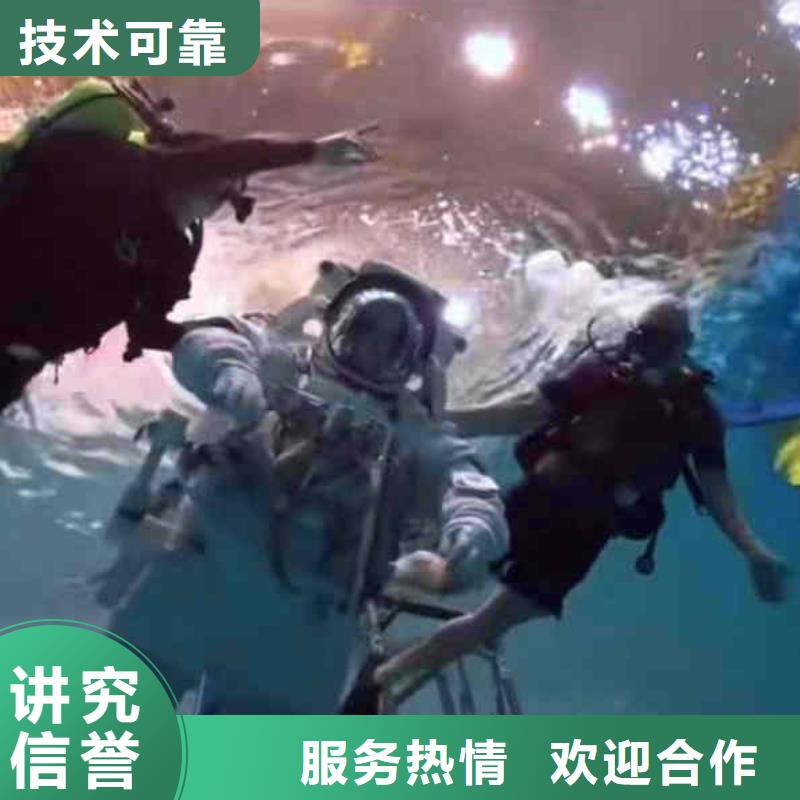 潛水員服務(wù)水下橋墩加固高品質(zhì)