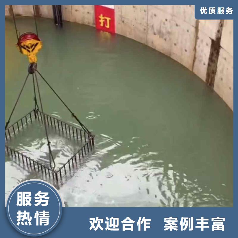潛水員服務(wù)水下拆墻工程