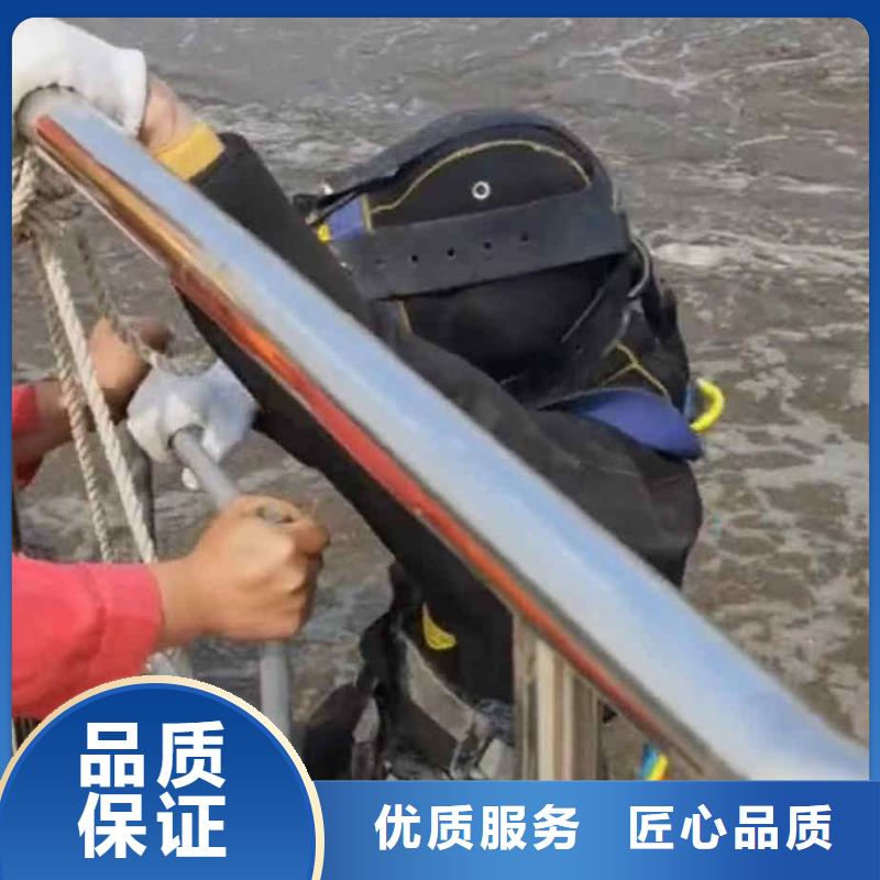 潛水員服務(wù)水下拆墻工程