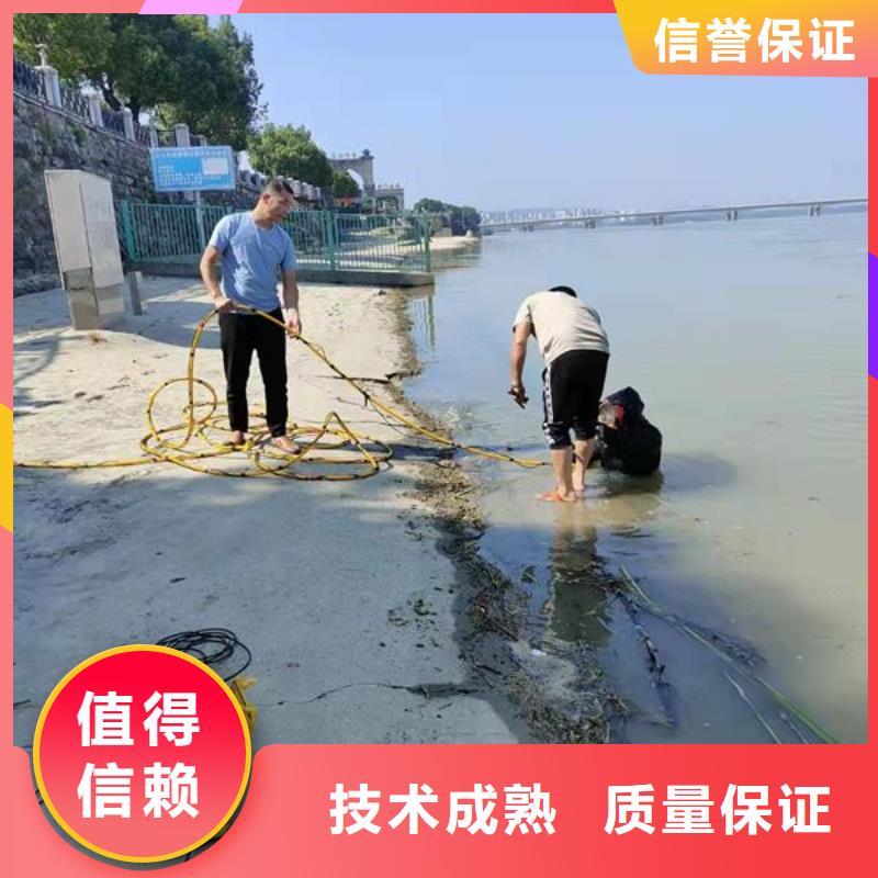水上浮吊船技術(shù)精湛