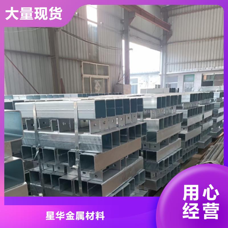 护栏立柱道路隔离栏实拍展现