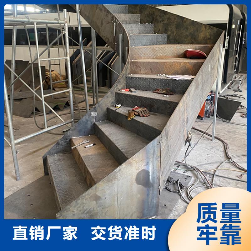 石家莊市行唐鋼結(jié)構(gòu)玻璃旋轉(zhuǎn)樓梯樓梯