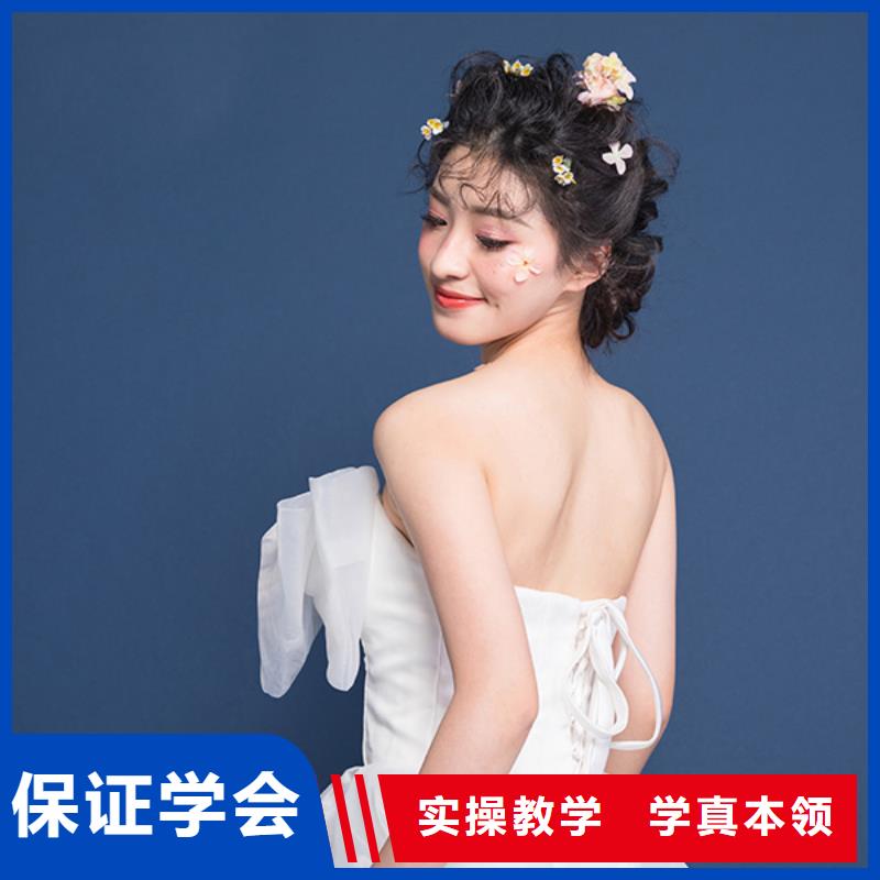 化妝美發(fā)學(xué)校實(shí)操教學(xué)