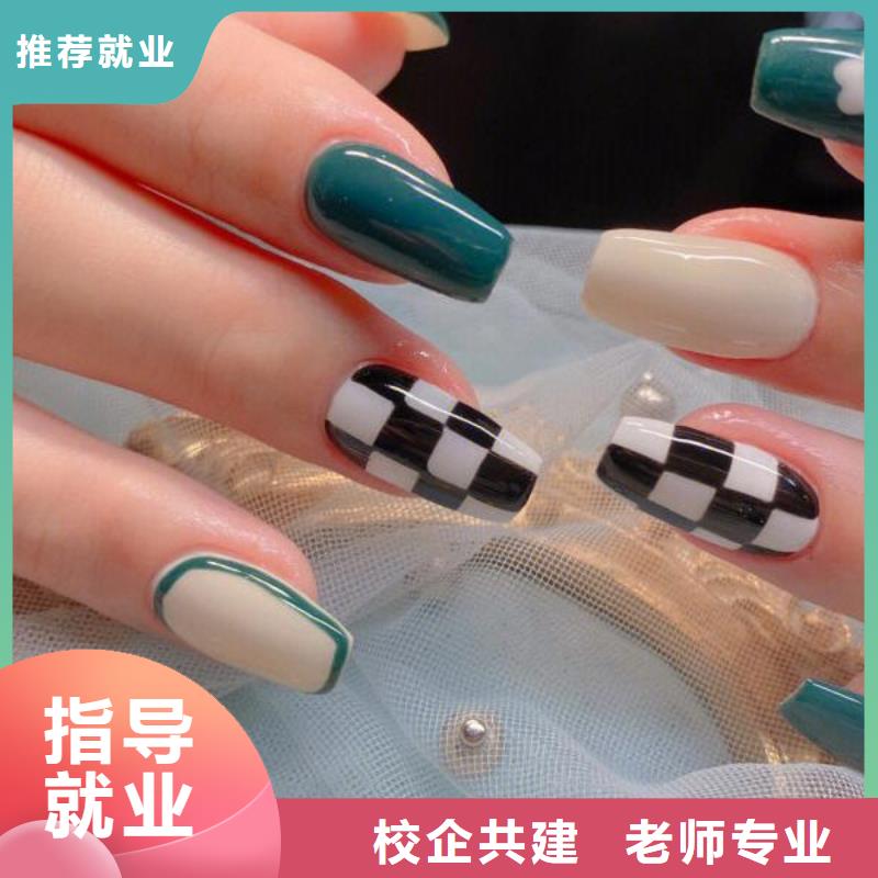 美甲化妆培化妆培训学校就业前景好