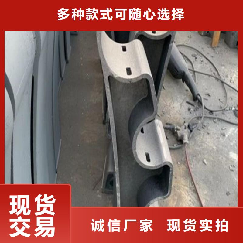 立柱護(hù)欄施工隊(duì)伍