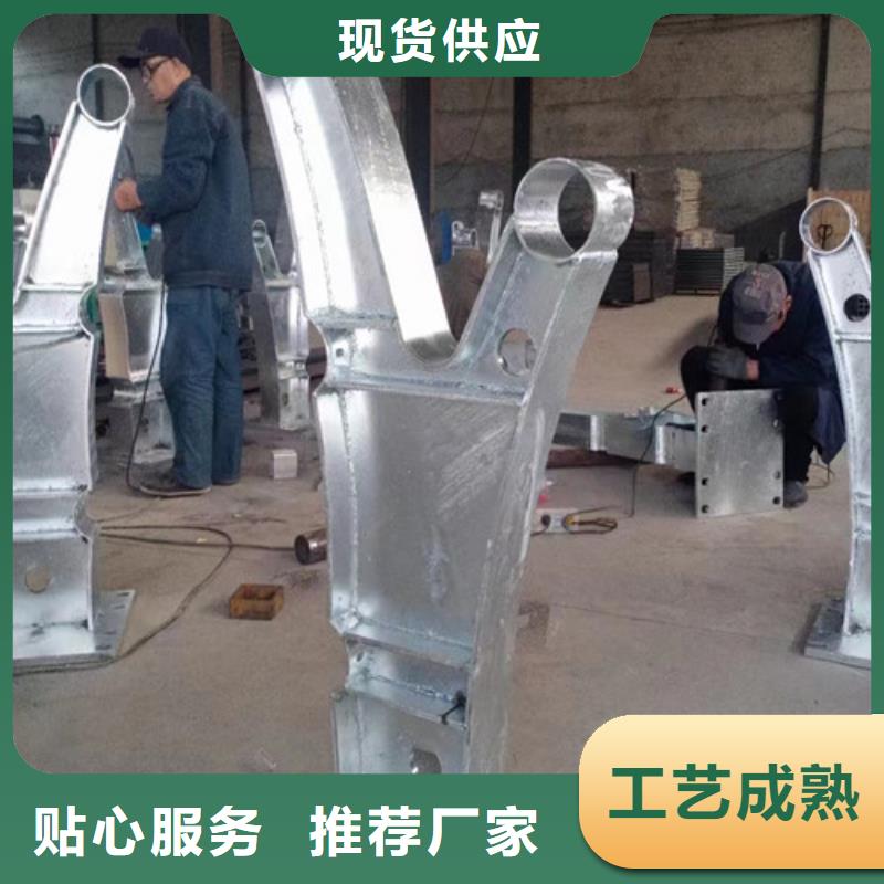立柱護(hù)欄施工隊(duì)伍