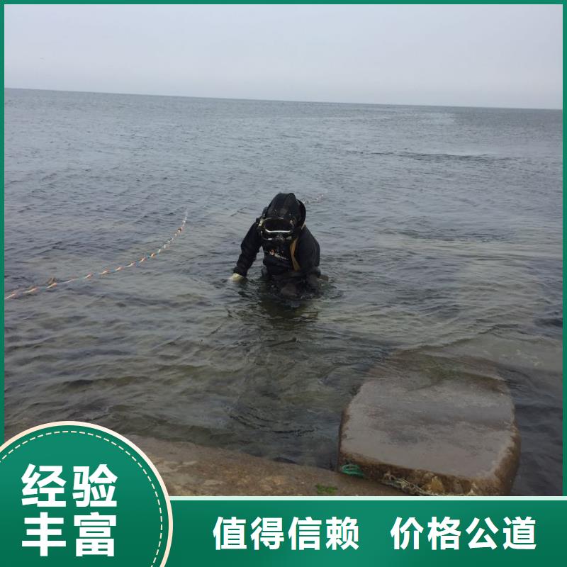 潜水员水下作业队伍经验丰富