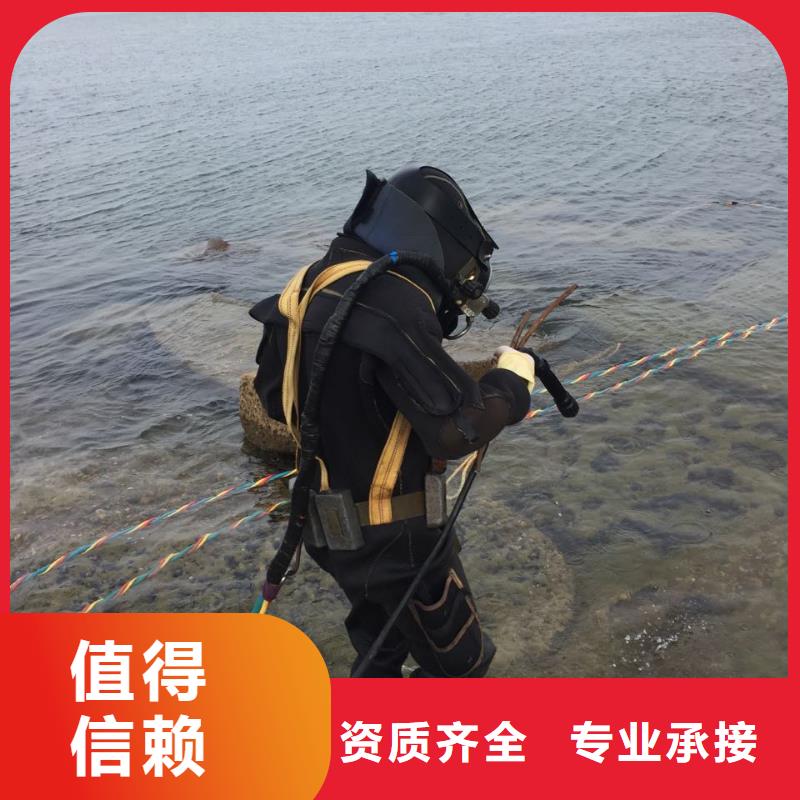 潛水員水下作業(yè)隊(duì)伍經(jīng)驗(yàn)豐富
