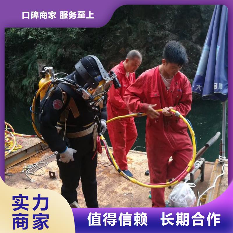 汕頭東里鎮(zhèn)潛水員水下施工隊伍