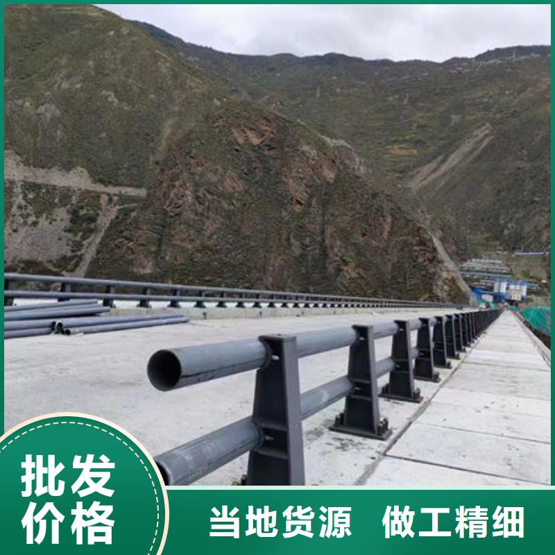 道路隔離護(hù)欄質(zhì)量放心不銹鋼復(fù)合鋼護(hù)欄