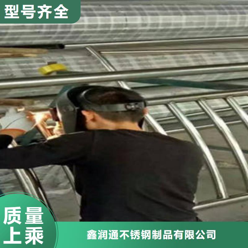 橋梁防撞支架,橋梁護(hù)欄生產(chǎn)廠家24小時(shí)下單發(fā)貨