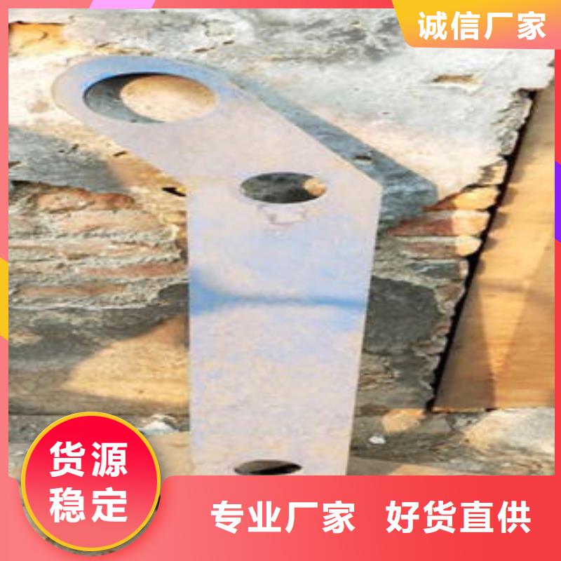 道路隔離欄桿橋梁護(hù)欄生產(chǎn)廠家分類和特點(diǎn)