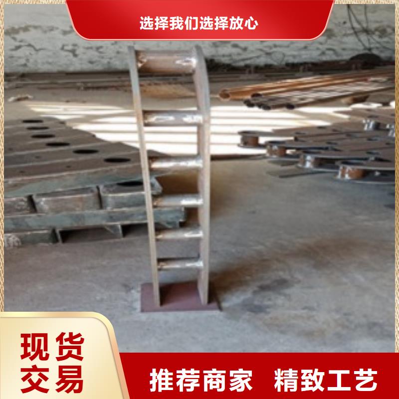 不銹鋼復(fù)合管不銹鋼橋梁防護(hù)欄桿廠家滿足客戶所需