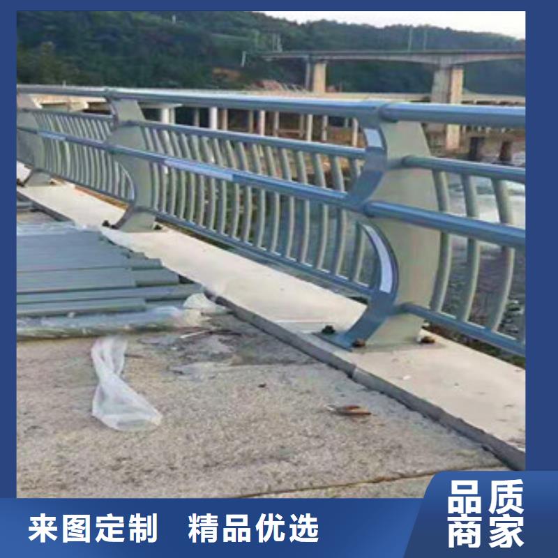 不銹鋼復(fù)合管欄桿河堤護欄實地大廠