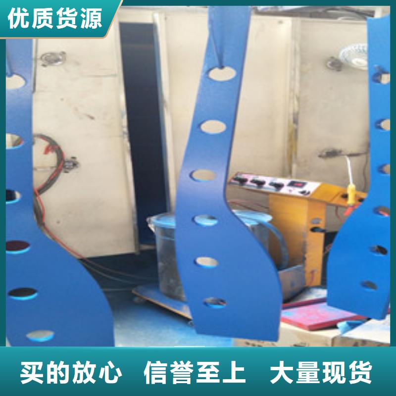 橋梁護(hù)欄立柱國道抗沖擊圍欄匠心打造