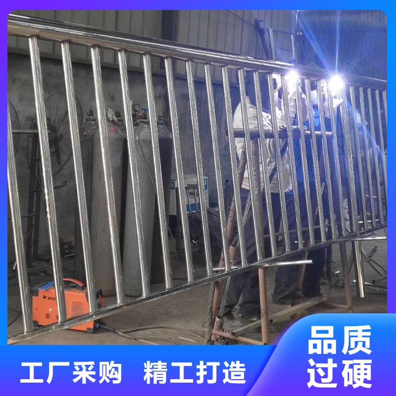不銹鋼碳素鋼復(fù)合管防撞護(hù)欄N年專注