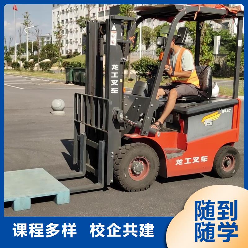 零基础学挖机要多久师资力量强