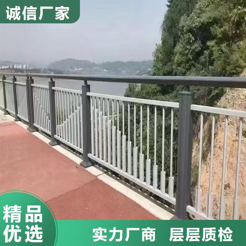生產(chǎn)道路燈光護(hù)欄品質(zhì)不將就嚴(yán)選材質(zhì)鋁合金燈光護(hù)欄