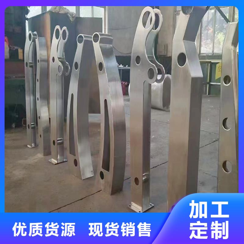 生產(chǎn)燈光護欄現(xiàn)貨供應(yīng)快速鋁合金燈光護欄